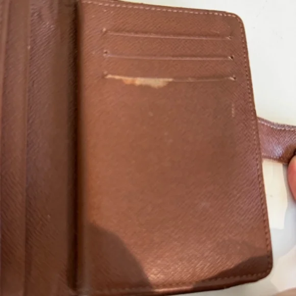 LOUIS VUITTON VIENNOIS MONOGRAM WALLET - Picture 9 of 15